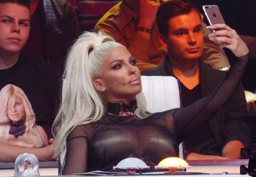 Jelena Karleusa'dan yine olay paylaşım!