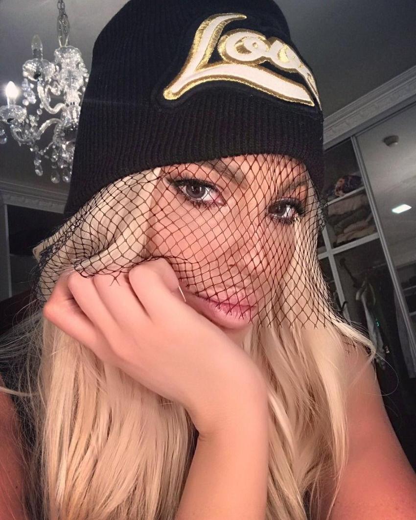 Jelena Karleusa'dan yine olay paylaşım!