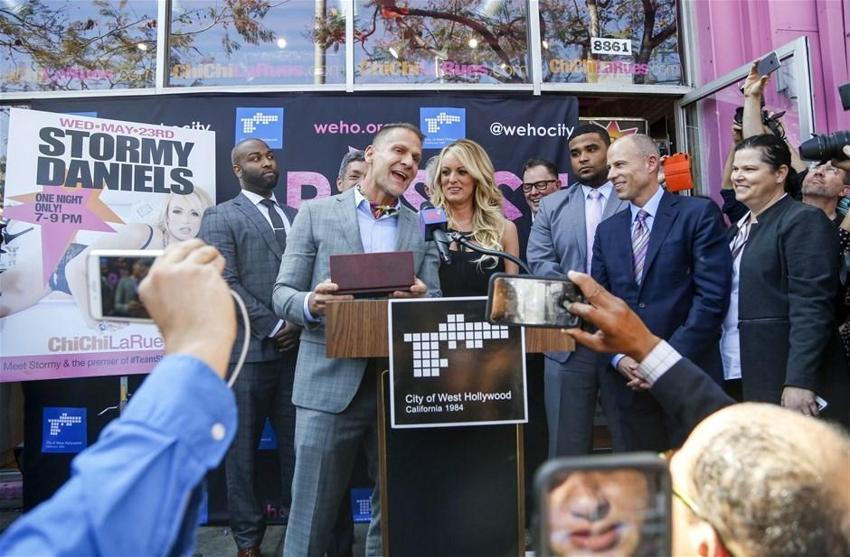 Trump'ın baş belası haline gelen Stormy Daniels’a büyük onurlandırma