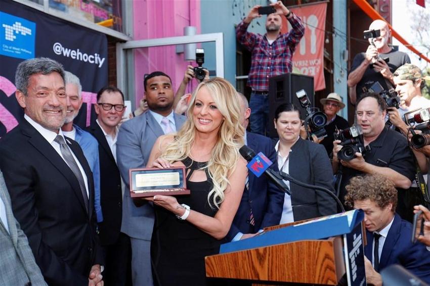 Trump'ın baş belası haline gelen Stormy Daniels’a büyük onurlandırma