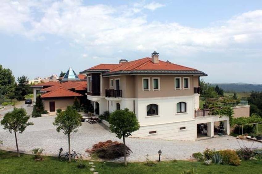 FETÖ elebaşı için yaptırılan malikânede gizli bölme ve altın arandı