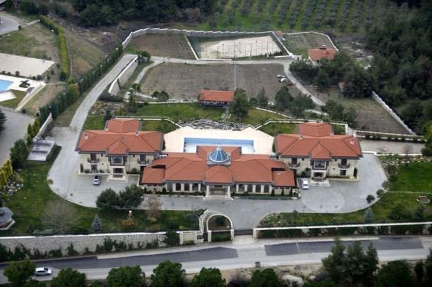 FETÖ elebaşı için yaptırılan malikânede gizli bölme ve altın arandı