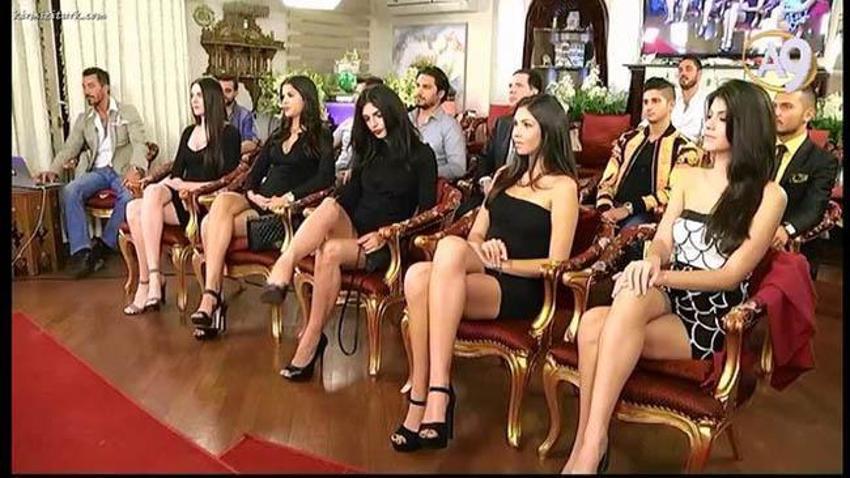 Başkası izlemeden ilişkiye giremiyorlar! Bacılar, cariyeler, motorlar...