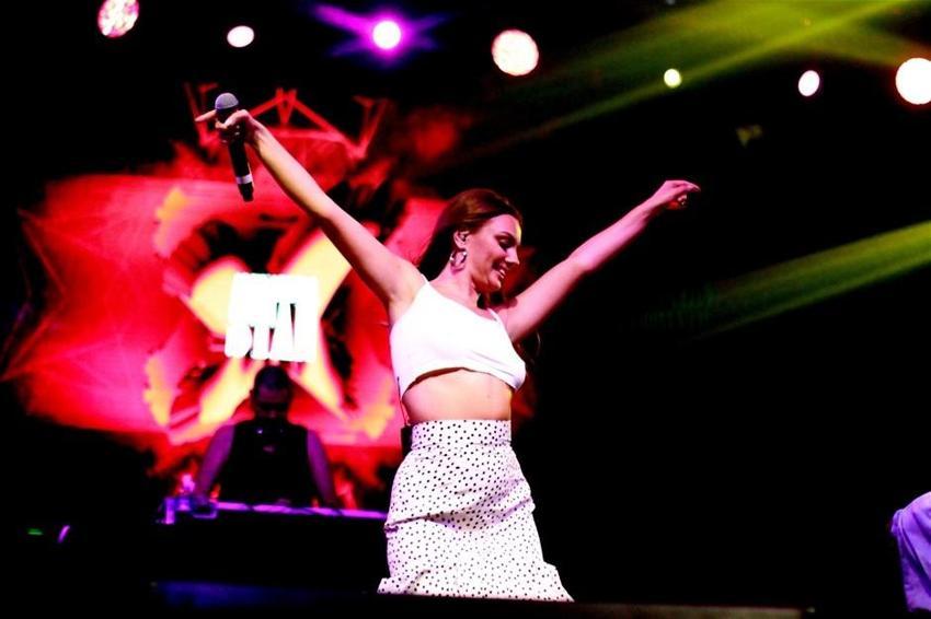 Dünya starı Stan'dan muhteşem performans