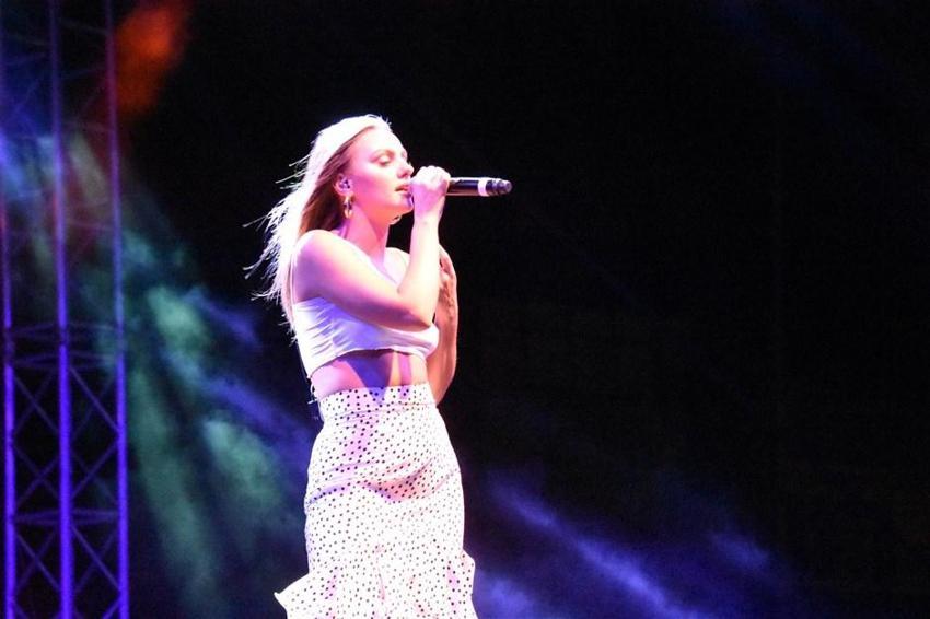 Dünya starı Stan'dan muhteşem performans