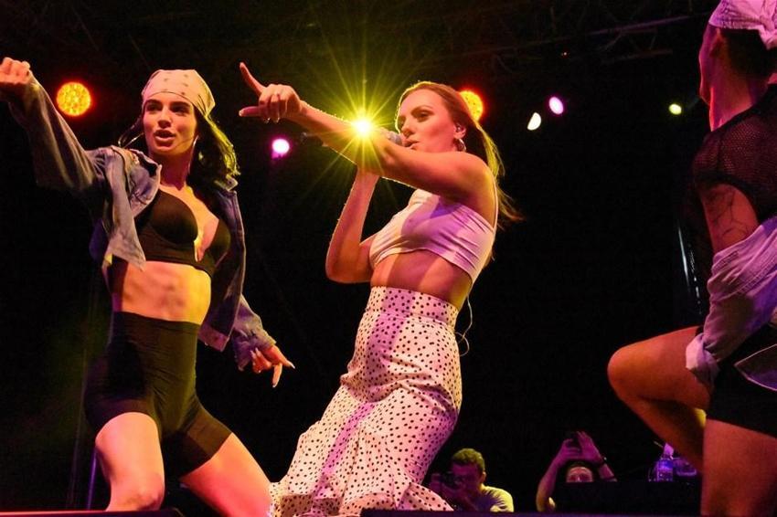 Dünya starı Stan'dan muhteşem performans