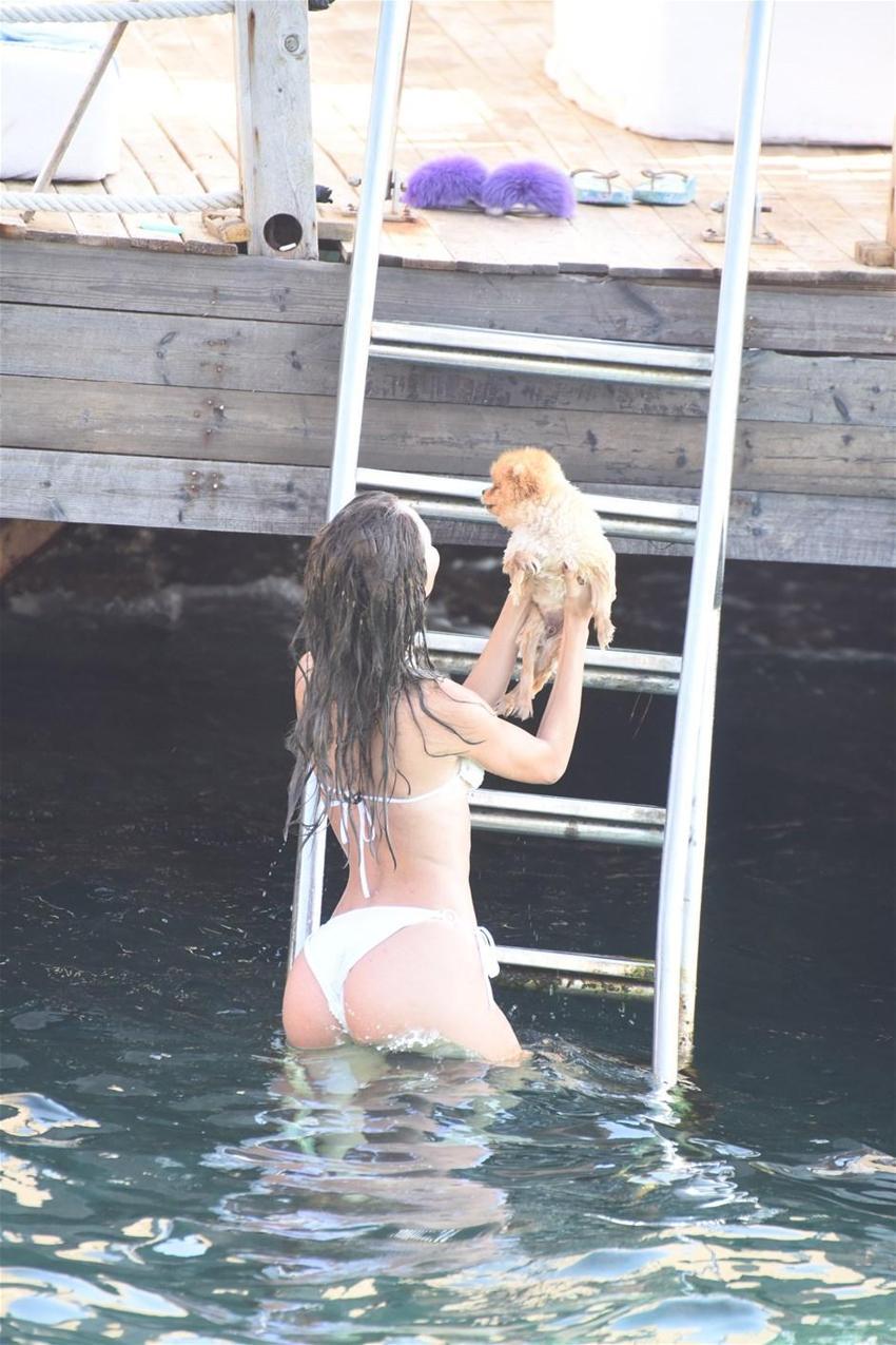 Bakışlar Cansu Taşkın'da