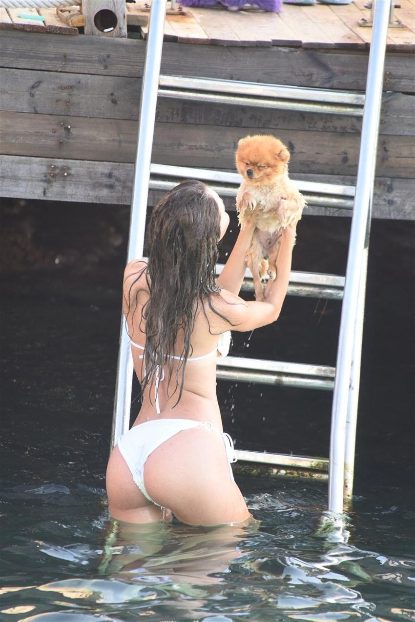 Bakışlar Cansu Taşkın'da