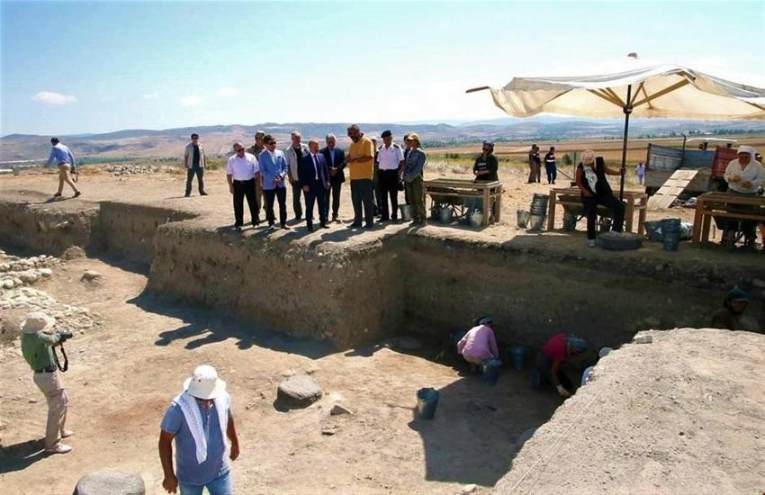 Amasya’da 2 bin 500 yıllık Pers sarayının sütunları bulundu
