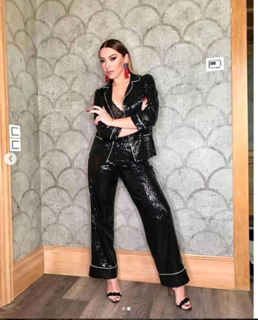 Hadise'den dekolte şov!
