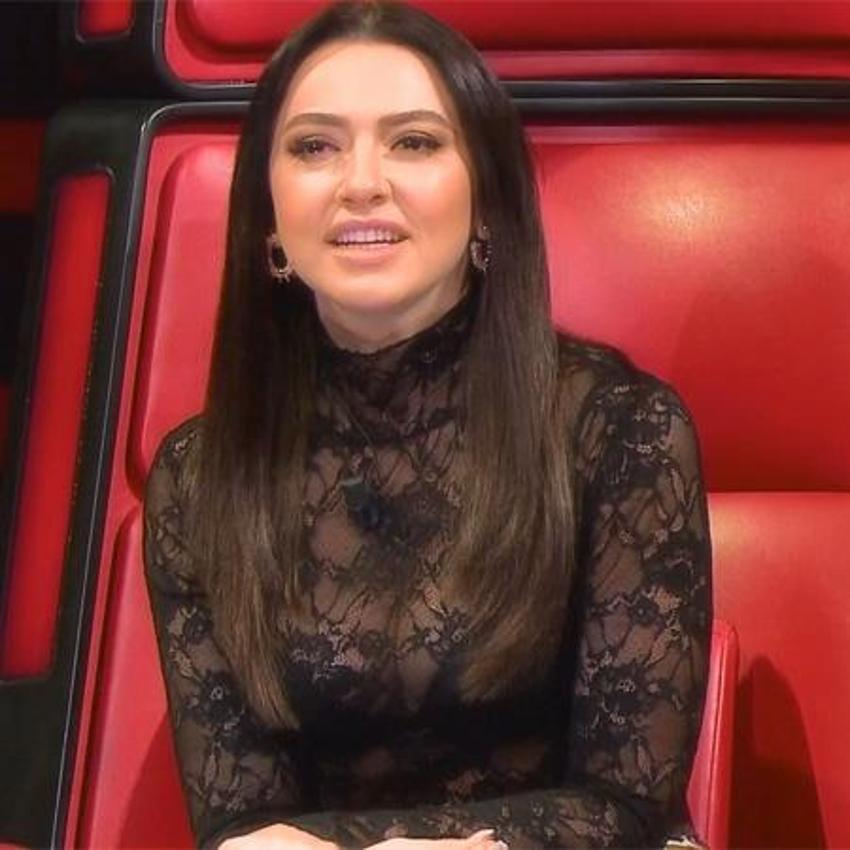 Hadise'den dekolte şov!