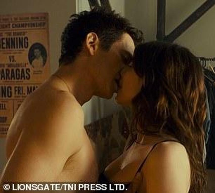 Emma Roberts'ten cesur sahne