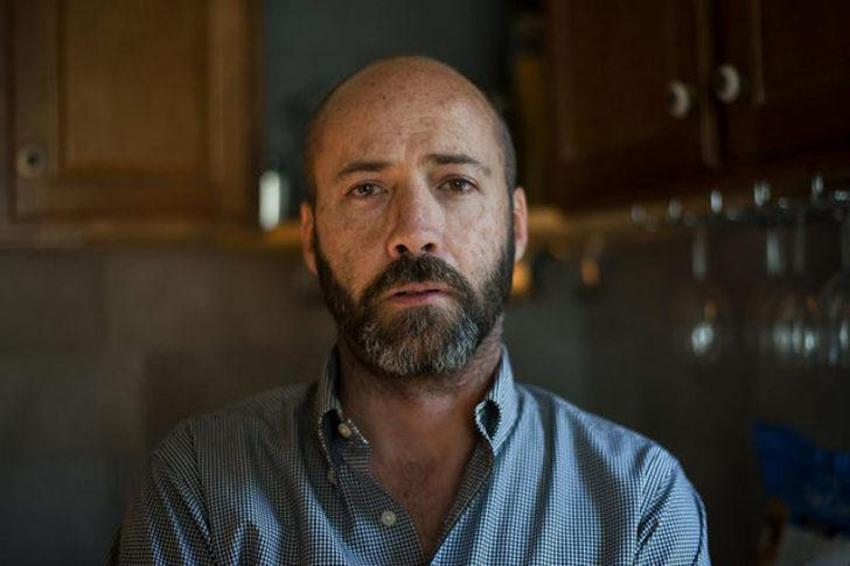 Önce giysilerini çıkardı, sonra...