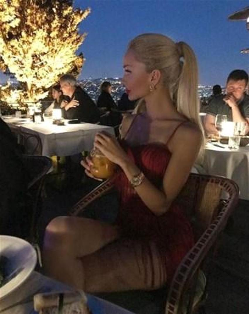 Cansu Taşkın ayna pozuyla yürek hoplattı