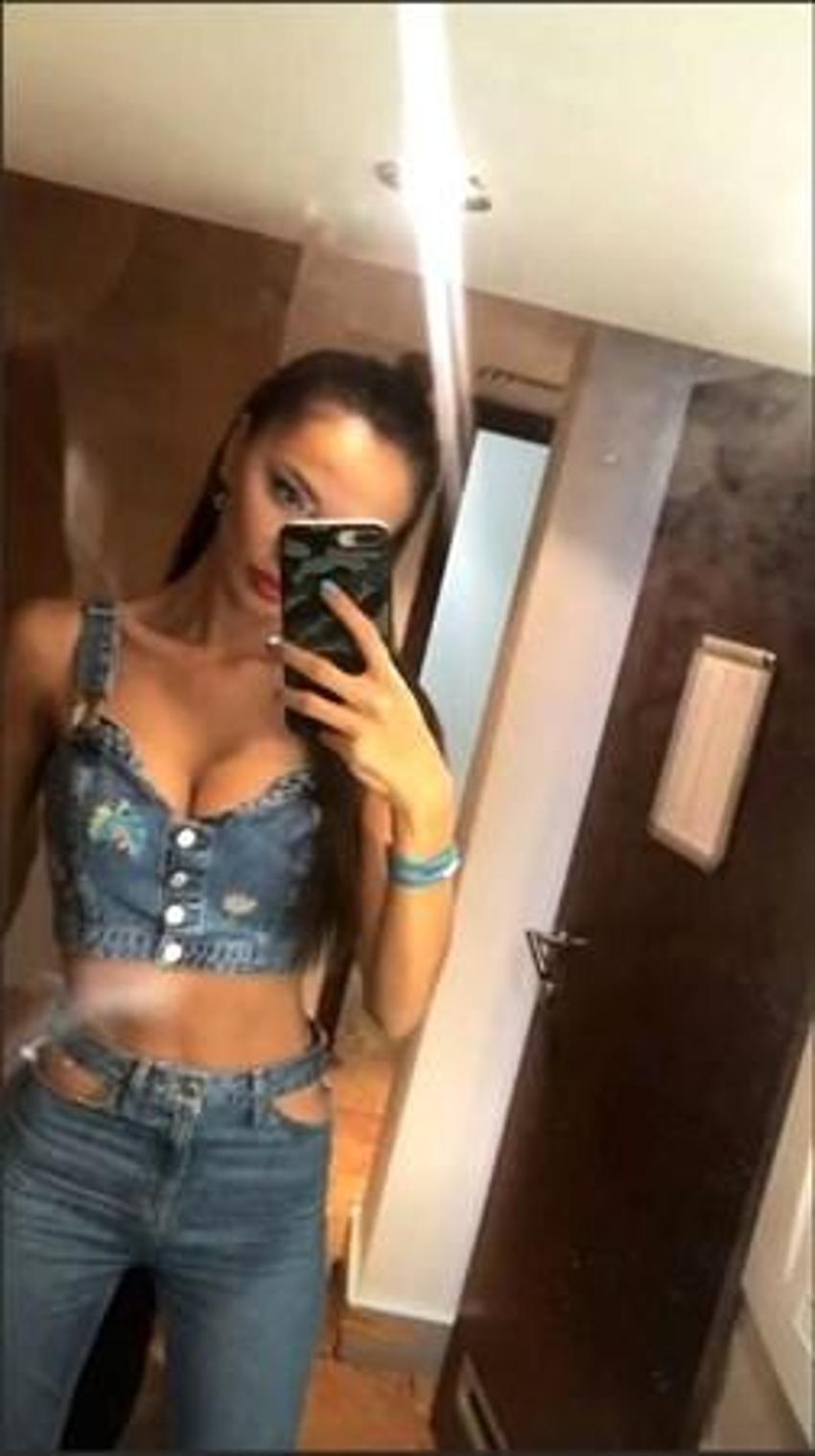 Cansu Taşkın ayna pozuyla yürek hoplattı