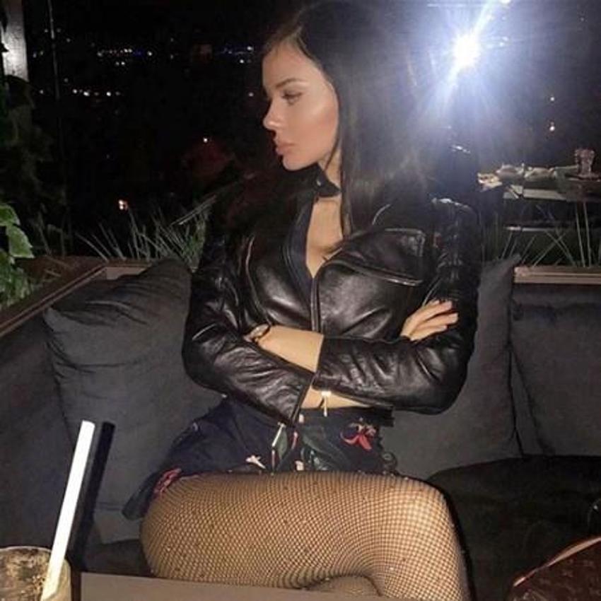 Cansu Taşkın ayna pozuyla yürek hoplattı