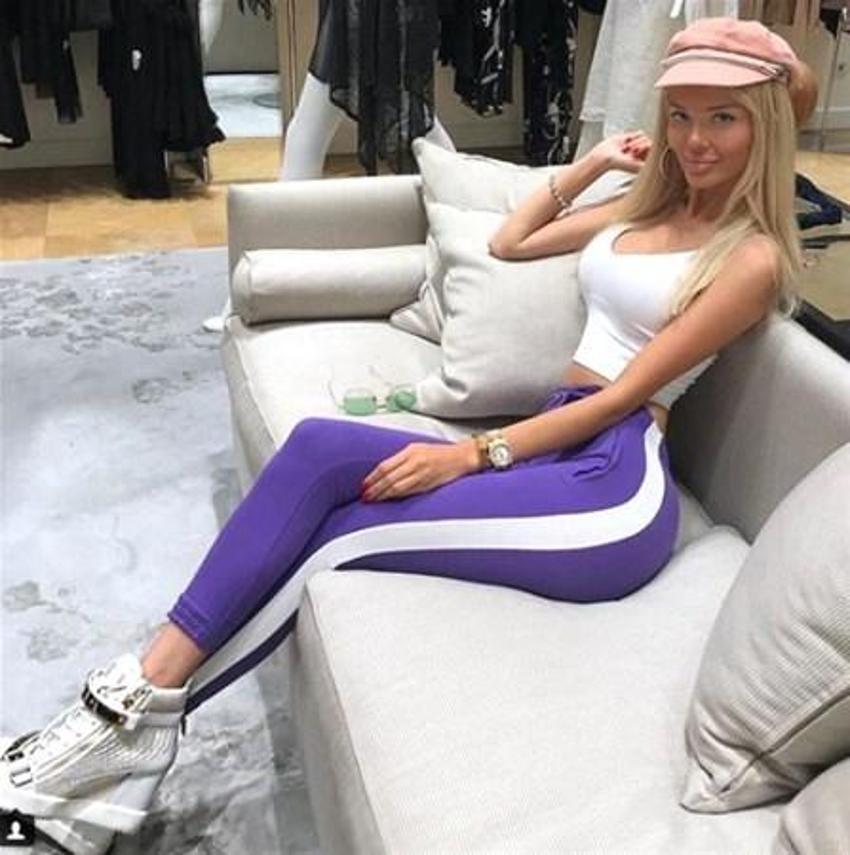 Cansu Taşkın'dan bornozlu poz