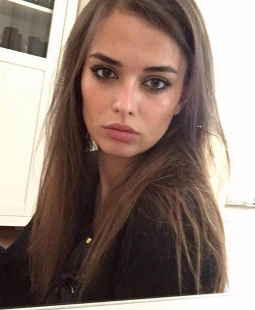Türk güzel Elif Aksu'nun küvet pozu olay oldu