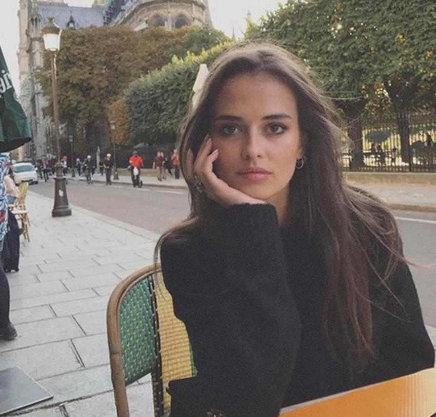Türk güzel Elif Aksu'nun küvet pozu olay oldu