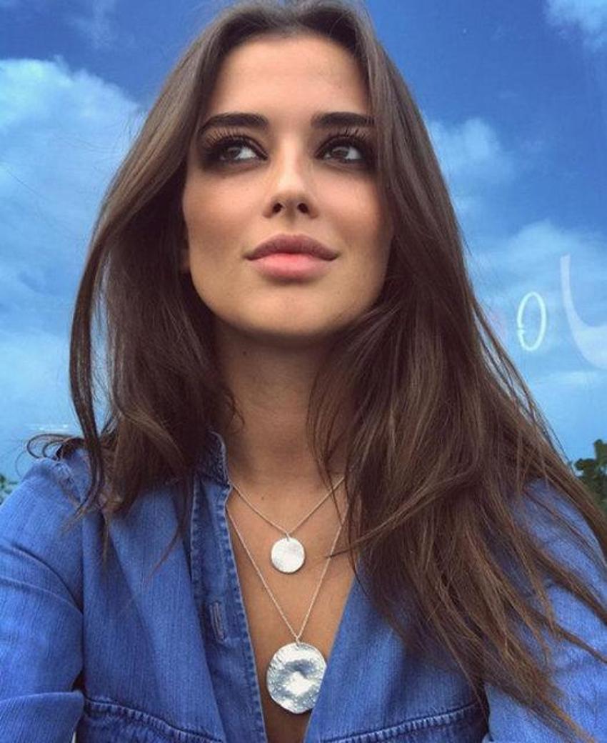 Türk güzel Elif Aksu'nun küvet pozu olay oldu