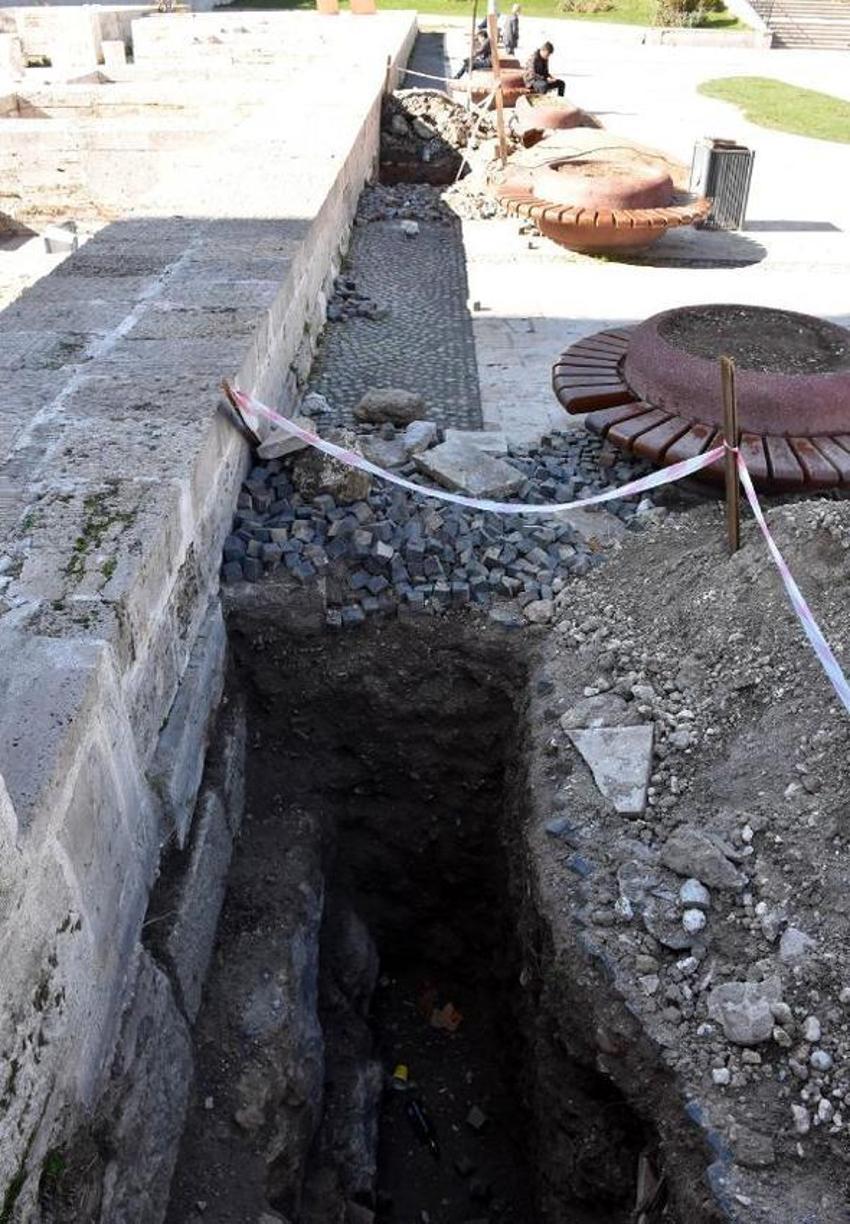 Tarihi medresenin altındaki yapının gizli geçit değil, altyapı olduğu anlaşıldı!