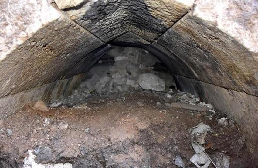 Tarihi medresenin altındaki yapının gizli geçit değil, altyapı olduğu anlaşıldı!