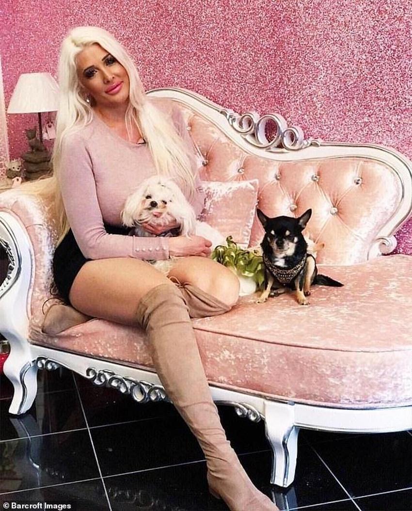 Barbie bebeğe benzemek için...