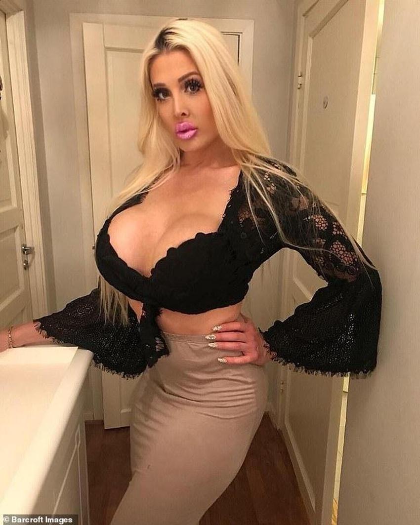 Barbie bebeğe benzemek için...