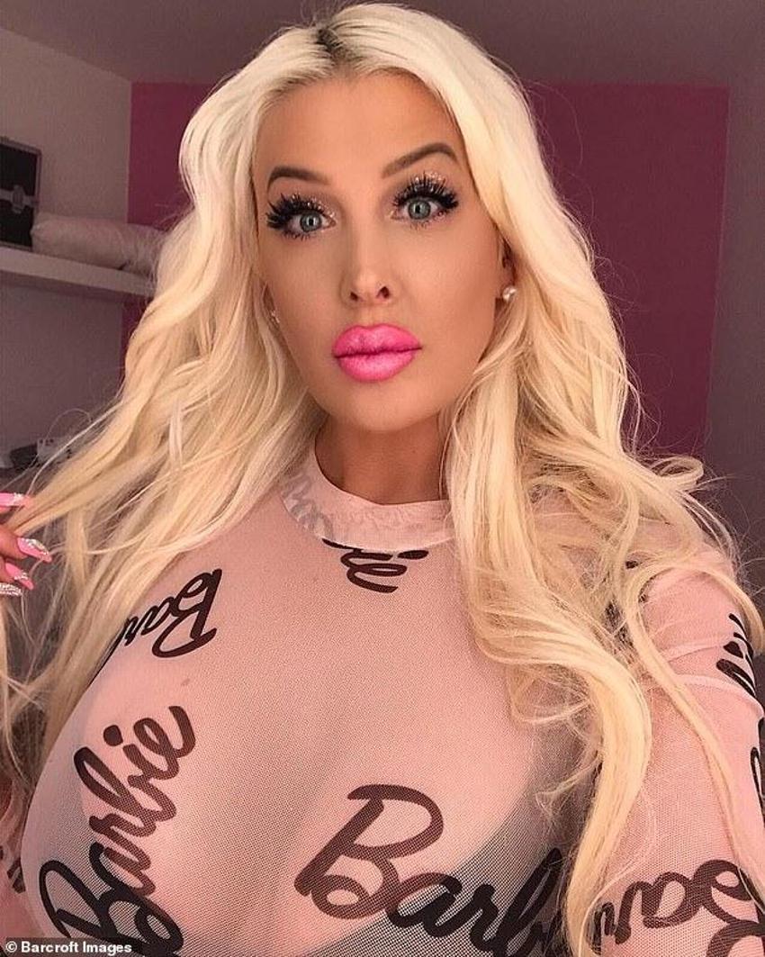 Barbie bebeğe benzemek için...