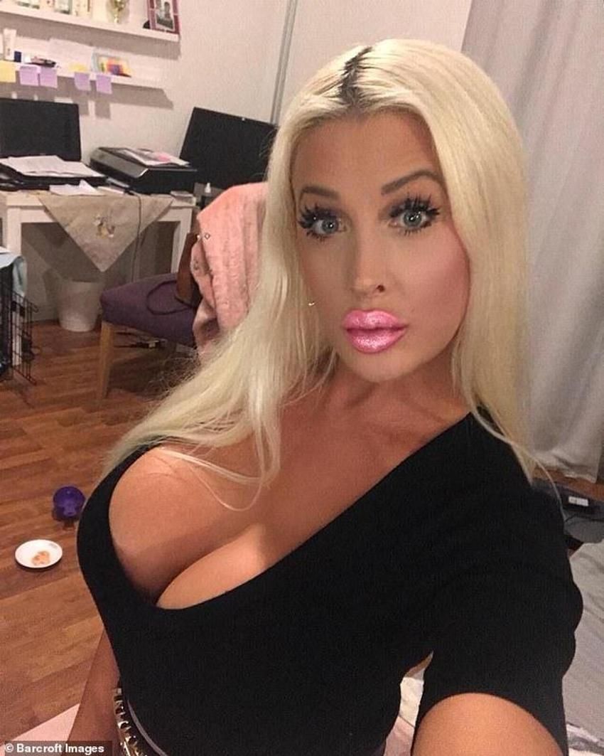 Barbie bebeğe benzemek için...