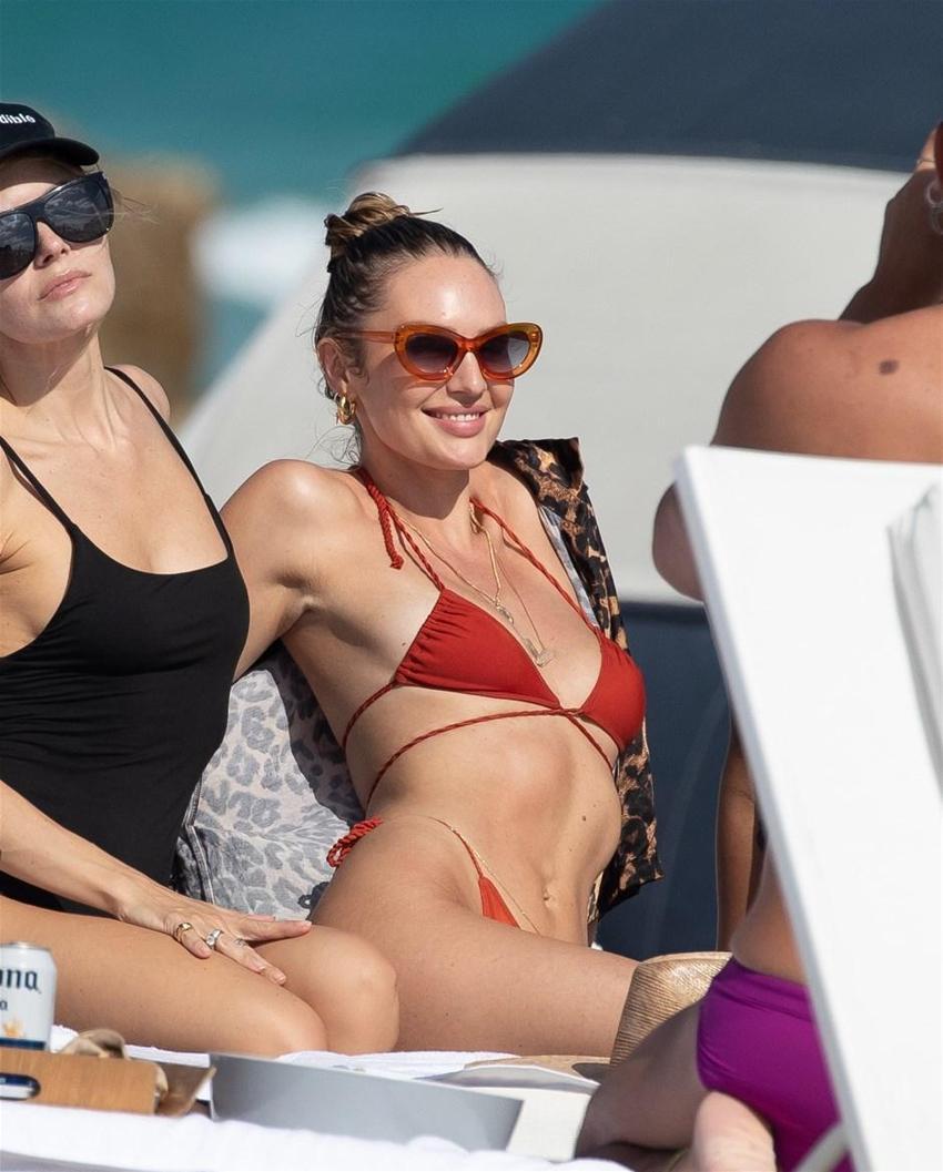 Candice Swanepoel bikinisiyle büyüledi!