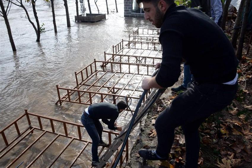 Alarm! Su seviyesi yükseldi, baskınlar başladı...