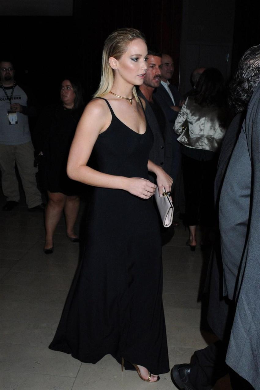 "Jennifer Lawrence'la İlişkiye Girdim" diyen yapımcı Harvey Weinstein, aktrise tecavüz etti