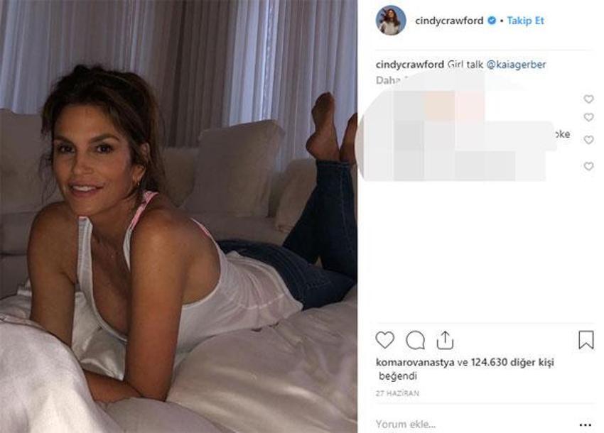 Cindy Crawford'dan 52 yaş pozu