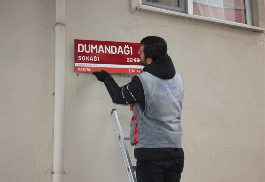 İstanbul sokaklarından FETÖ izleri siliniyor
