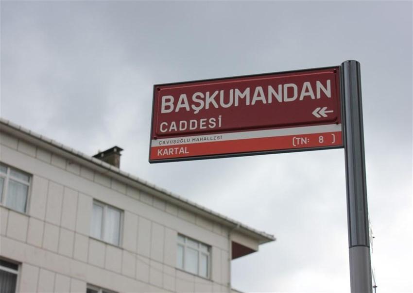 İstanbul sokaklarından FETÖ izleri siliniyor