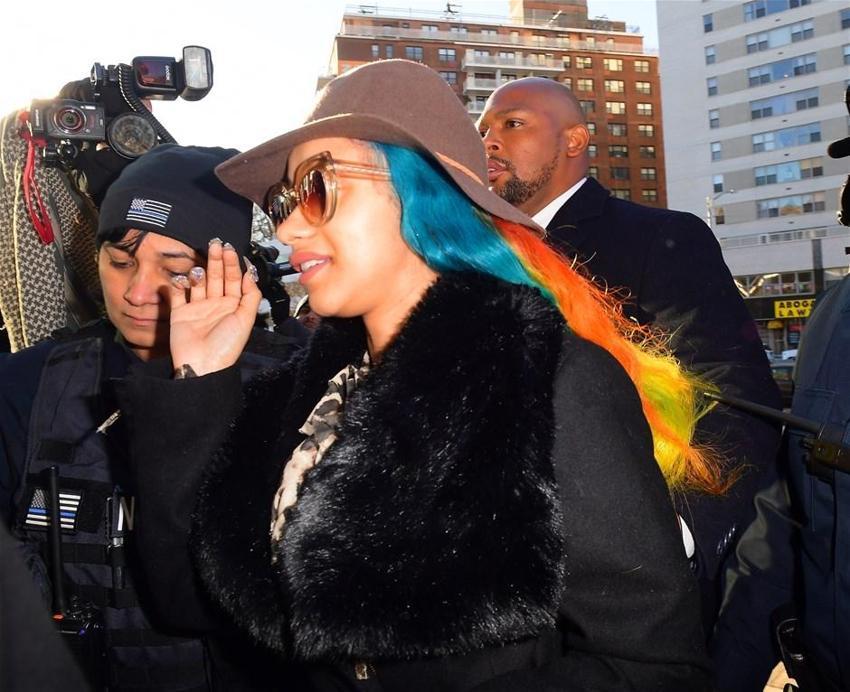 Cardi B’nin şaşırtan saçları
