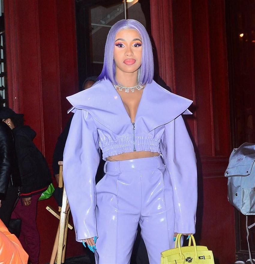 Cardi B’nin şaşırtan saçları