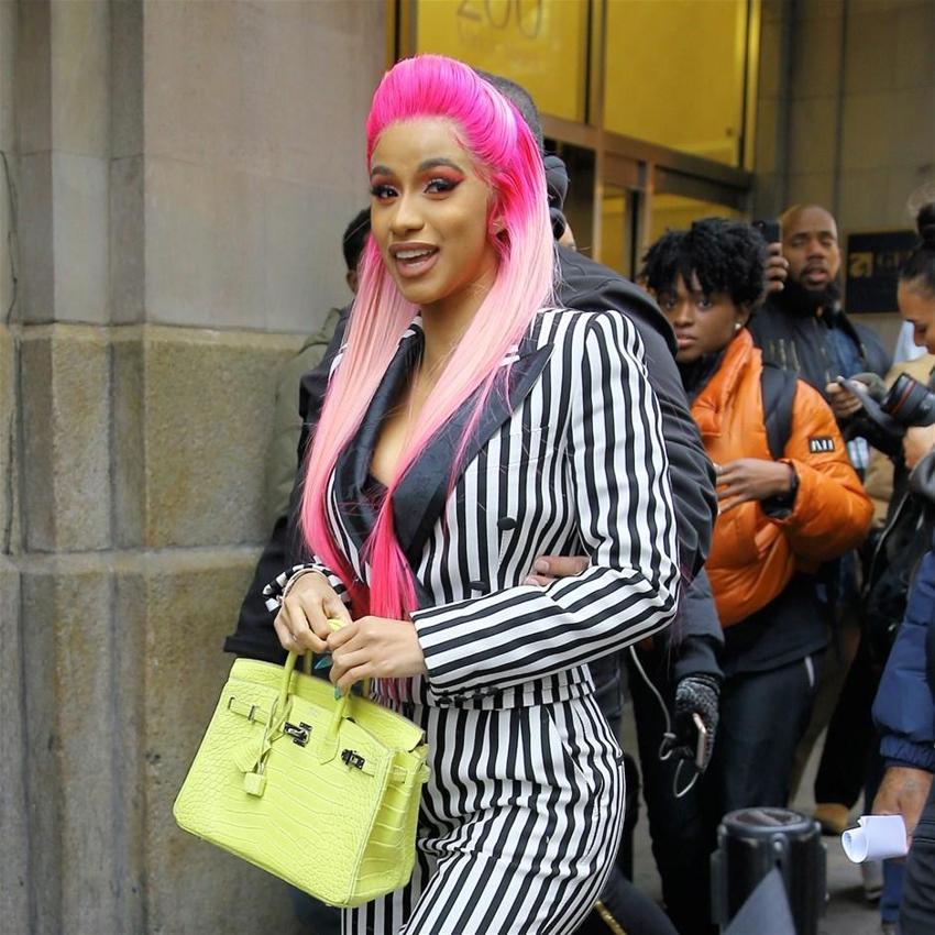 Cardi B’nin şaşırtan saçları