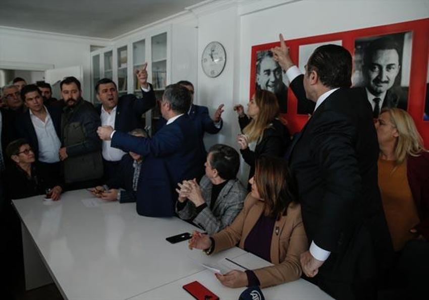 CHP ilçe başkanlığında gerginlik!