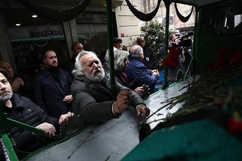 Usta sanatçı Aytaç Arman'a veda: Üzülerek gitti!