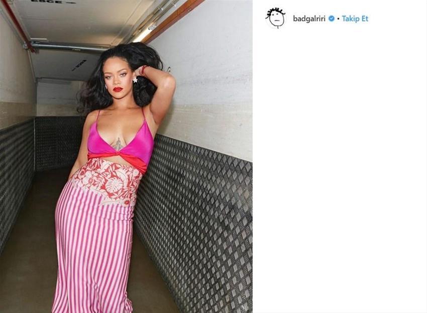 Rihanna'nın cüretkaz pozu nefes kesti