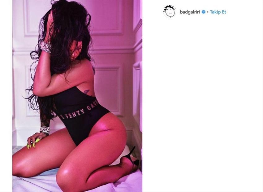 Rihanna'nın cüretkaz pozu nefes kesti