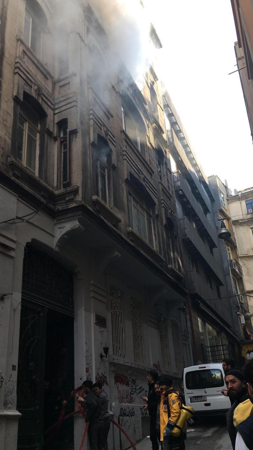 İstanbul'da büyük yangın! 4 kişi hayatını kaybetti