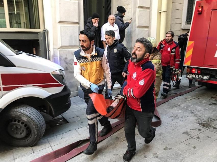 İstanbul'da büyük yangın! 4 kişi hayatını kaybetti