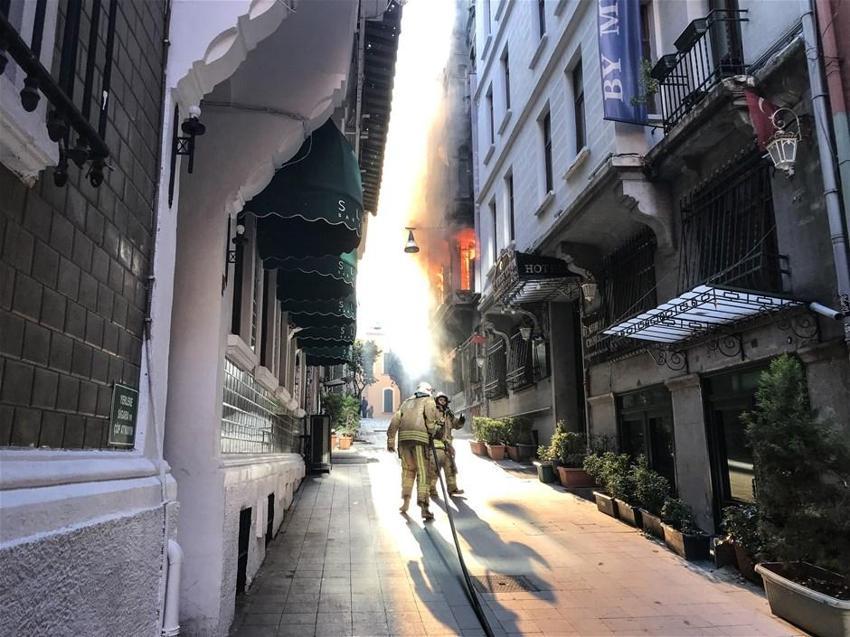 İstanbul'da büyük yangın! 4 kişi hayatını kaybetti
