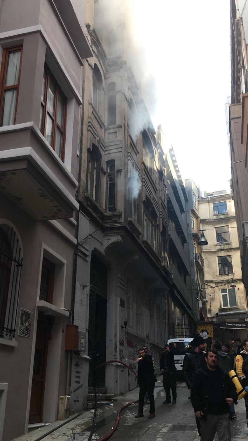İstanbul'da büyük yangın! 4 kişi hayatını kaybetti