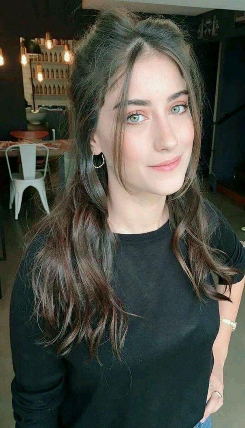 Hazal Kaya ve Burak Deniz arasında kriz!