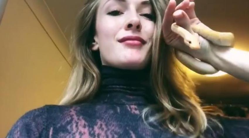 Yasemin Allen'ın 'yılanlı dansı'