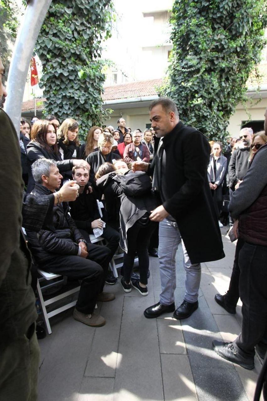 Ünlüler Zafer Çika'nın cenazesine akın etti